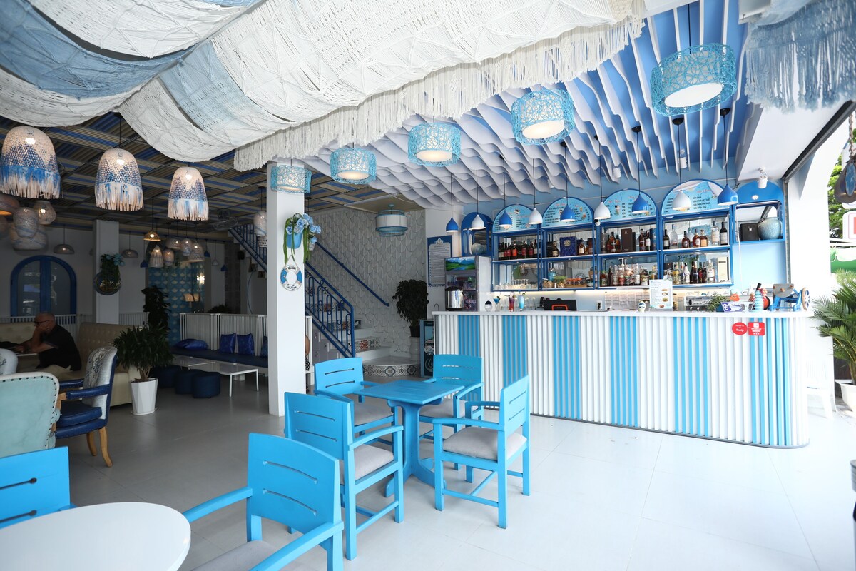 Không gian café thật tại TNJ